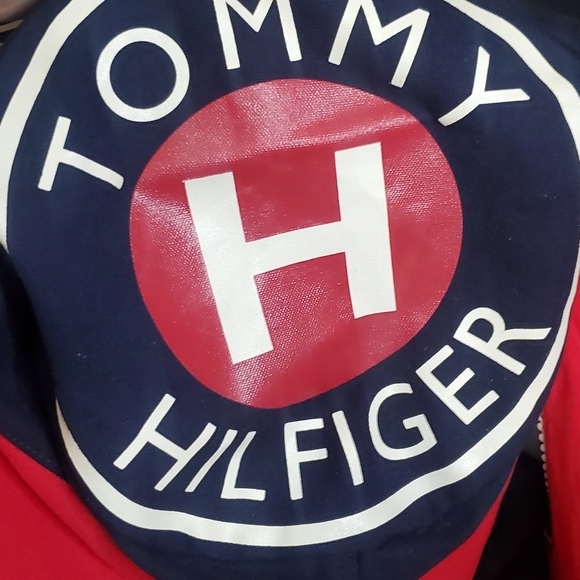 Excellent condition, very rare vintage 90's promotional hilfiger duffel. Likenew - Picture 4 of 4